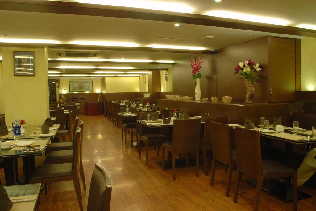 Ambience Executive Hotel Pimpri-Chinchwad Restaurant foto